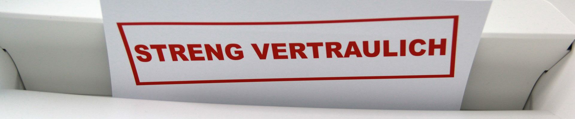 Vertrauliche Unterlagen im Aktenvernichter